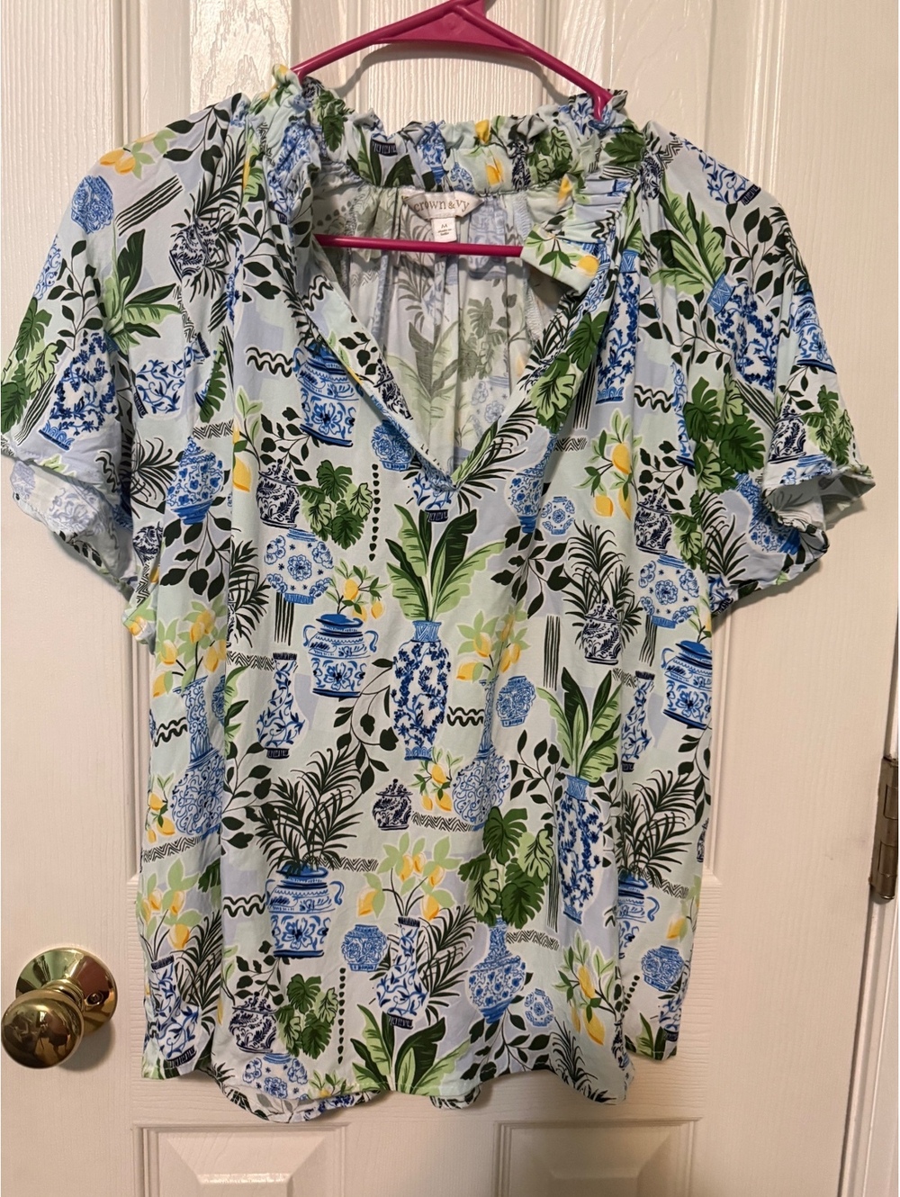 Crown & Ivy Floral Print Blouse Medium
